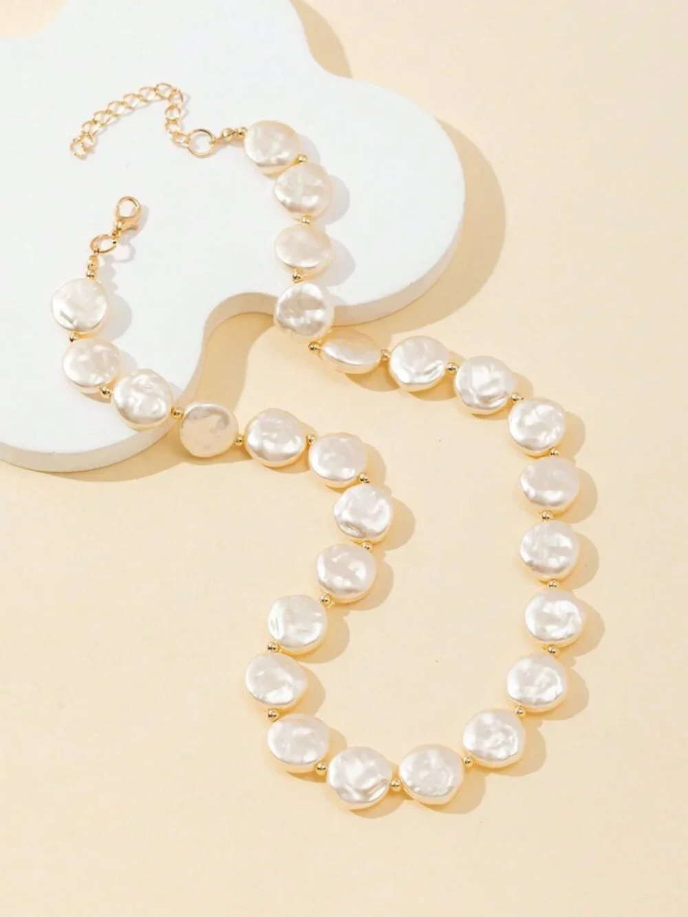 Beige Elegant Women's Asymmetrical Pearl Bead Decor Necklace